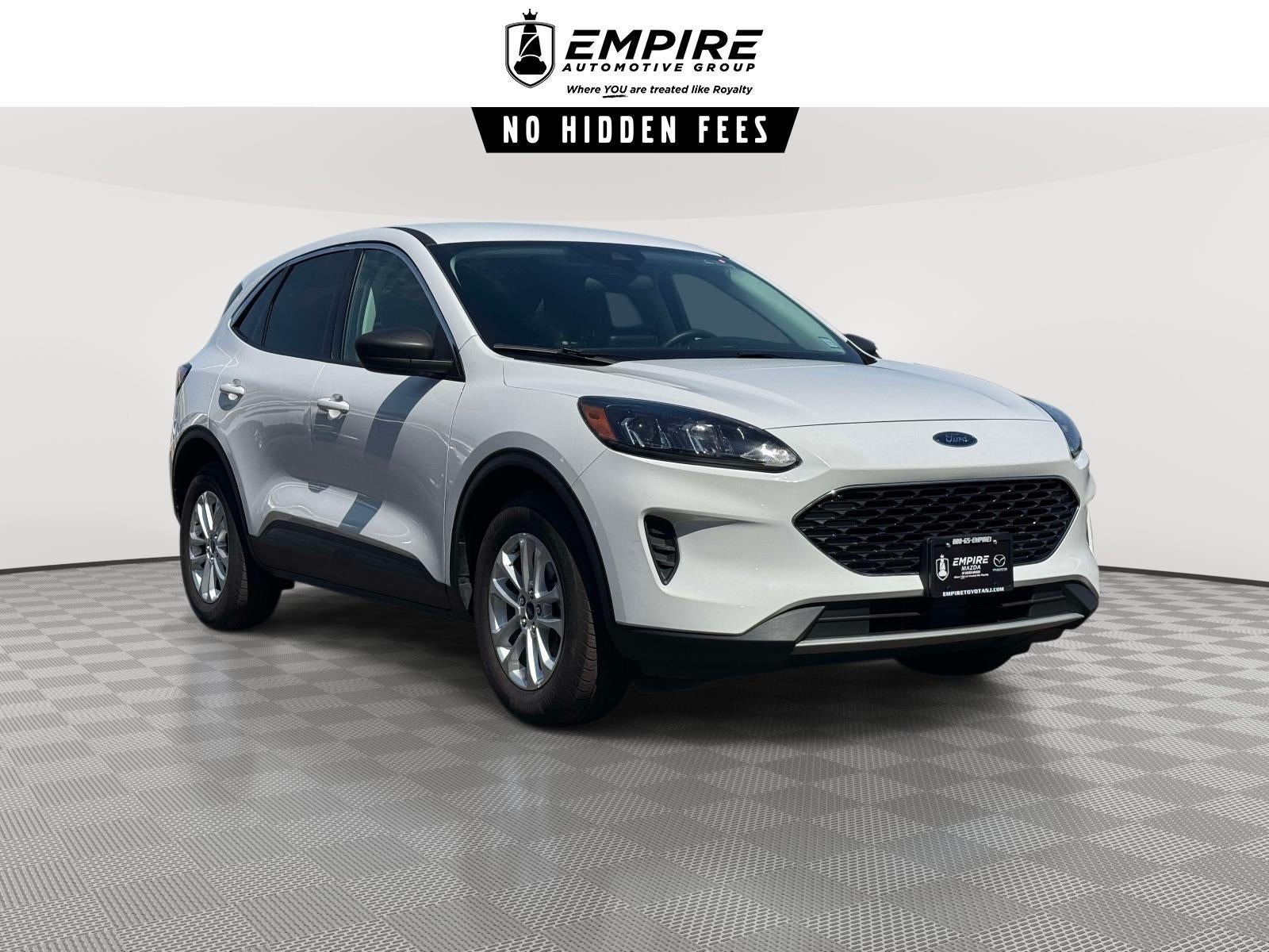 2022 Ford Escape SE Hybrid in Oxford White — front three-quarter view