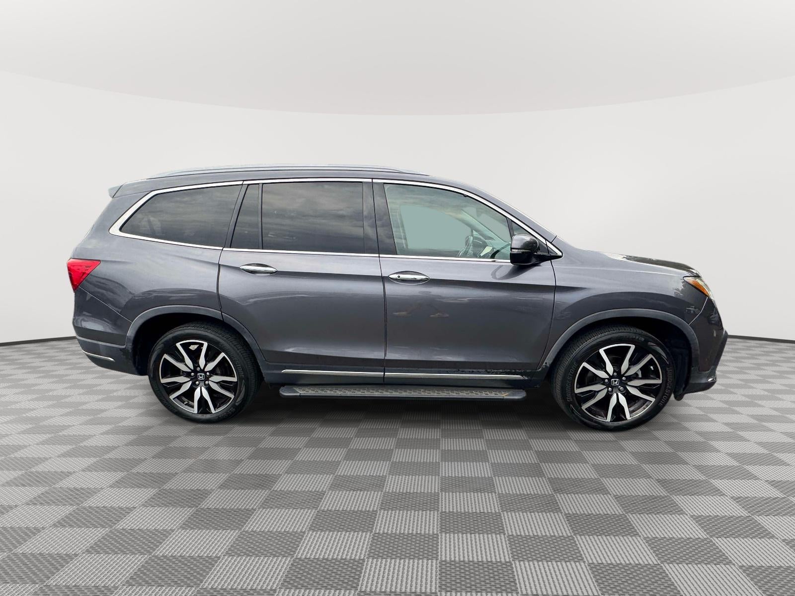2019 Honda Pilot — rear three-quarter view
