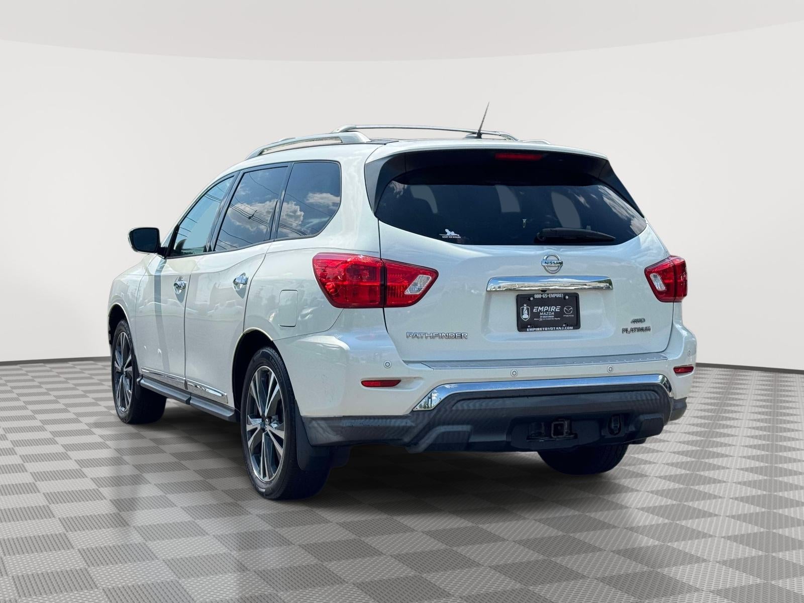 2018 Nissan Pathfinder — rear three-quarter view