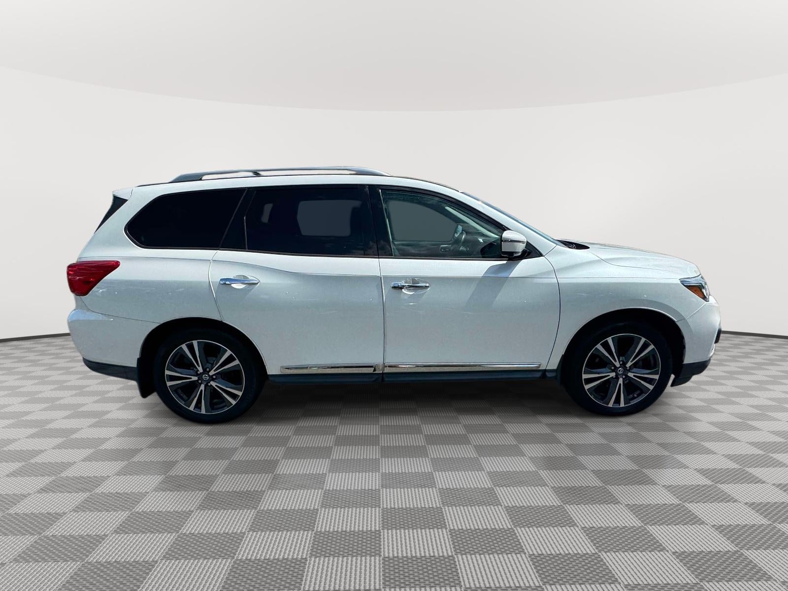 2018 Nissan Pathfinder — detail view